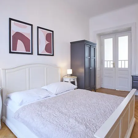 Charles Bridge Premium Residence 4* Prag