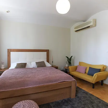 Charles Bridge Premium Residence 4*