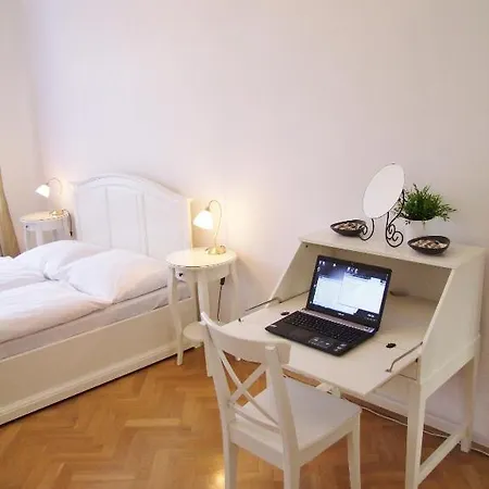 Charles Bridge Premium Residence 4* Prag