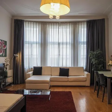 Charles Bridge Premium Apartahotel