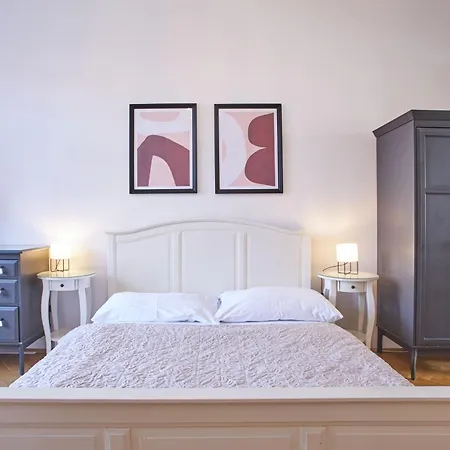 Ξενοδοχείο με διαμερίσματα Charles Bridge Premium 4*