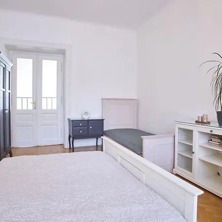 Charles Bridge Premium 4* Πράγα