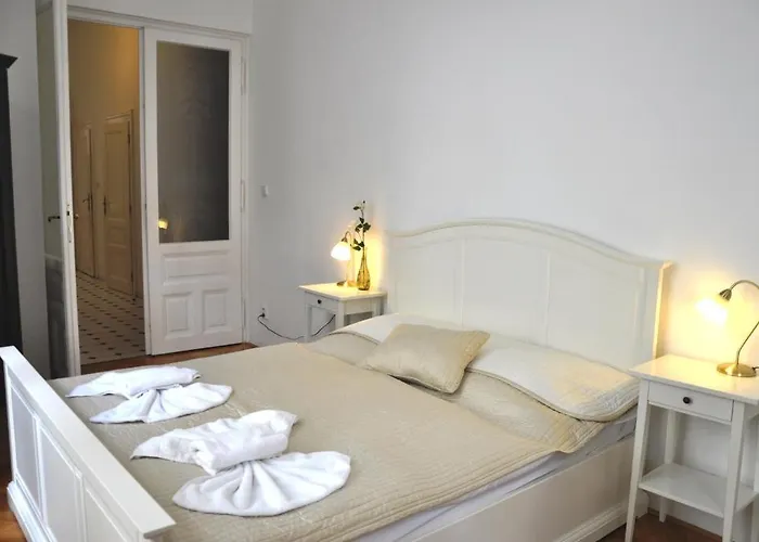 Charles Bridge Premium Lägenhetshotell Prag
