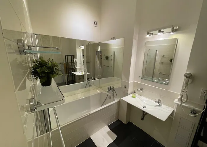 מלון דירות Charles Bridge Premium 4*