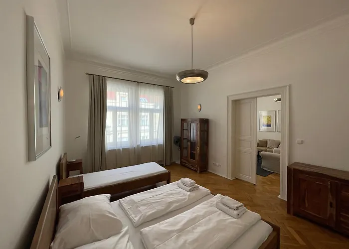 Charles Bridge Premium מלון דירות