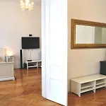 Appart hôtel Charles Bridge Premium 4*