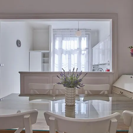 Charles Bridge Premium Apart Otel