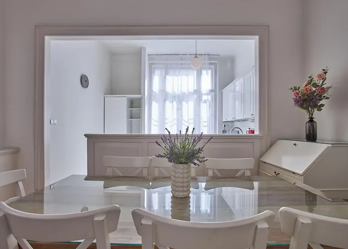 Charles Bridge Premium Apartahotel